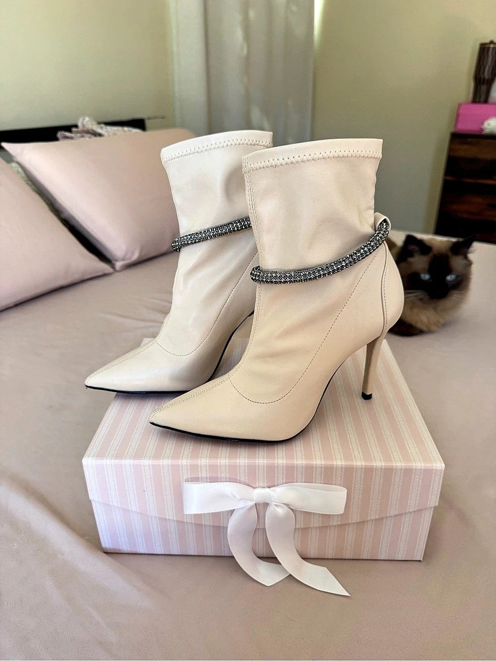 Arezzo White High-Heel Ankle Boots – New, Size 35 BR / 37 EU / 6 US